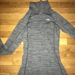 Heathered grey fitted top